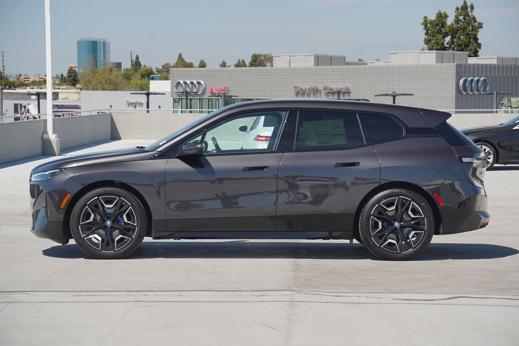 Used 2025 Dark Graphite BMW M60 image 4
