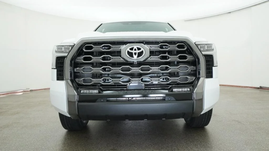 New 2026 Wind Chill Pearl Toyota Platinum image 23