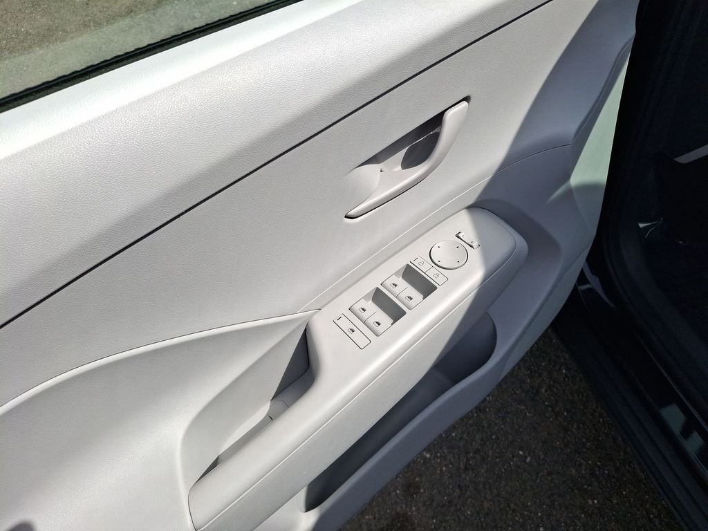 Used 2024 Black Hyundai SEL image 15