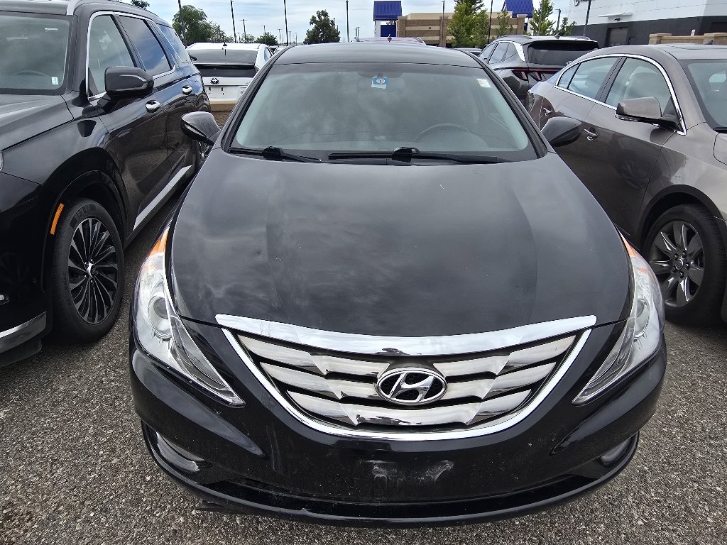 Used 2013 Midnight Black Mica Hyundai SE image 8