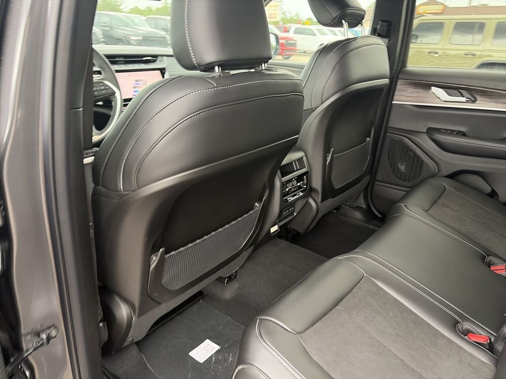 New 2026 Baltic Gray Metallic Clear-Coat Exterior Paint Jeep Altitude image 31