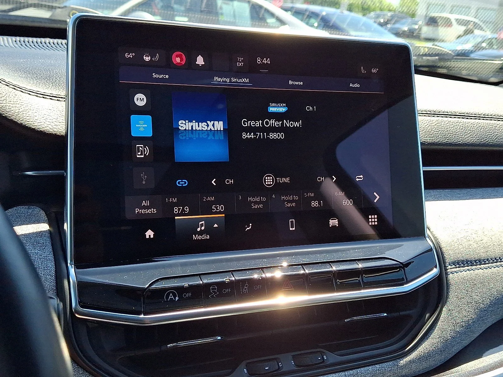 Certified Used 2022 Diamond Black Crystal Pearlcoat Jeep Latitude image 18