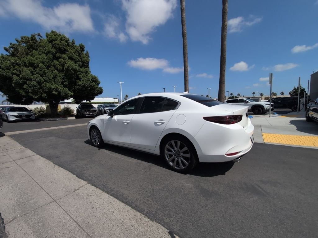 Used 2020 White Mazda Preferred image 11