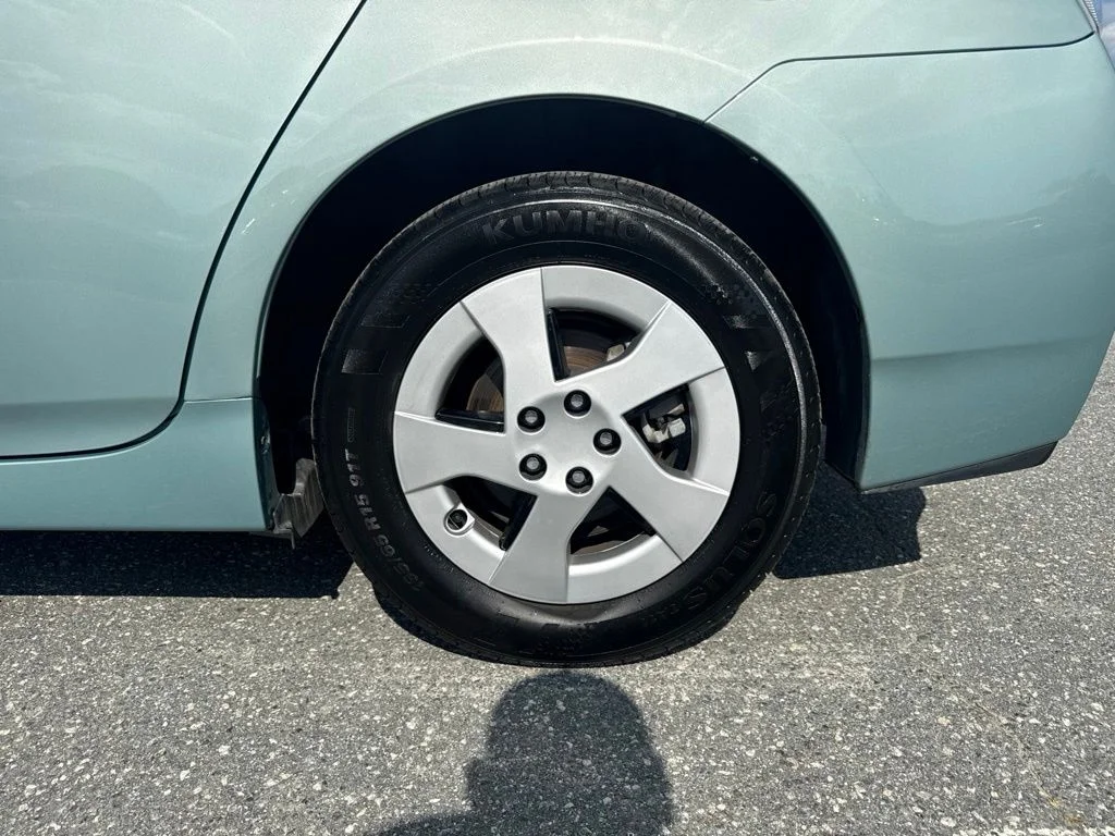 Used 2013 Beige Toyota Three image 22