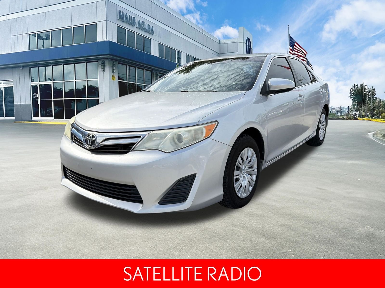 Used 2014 Silver Toyota LE image 9