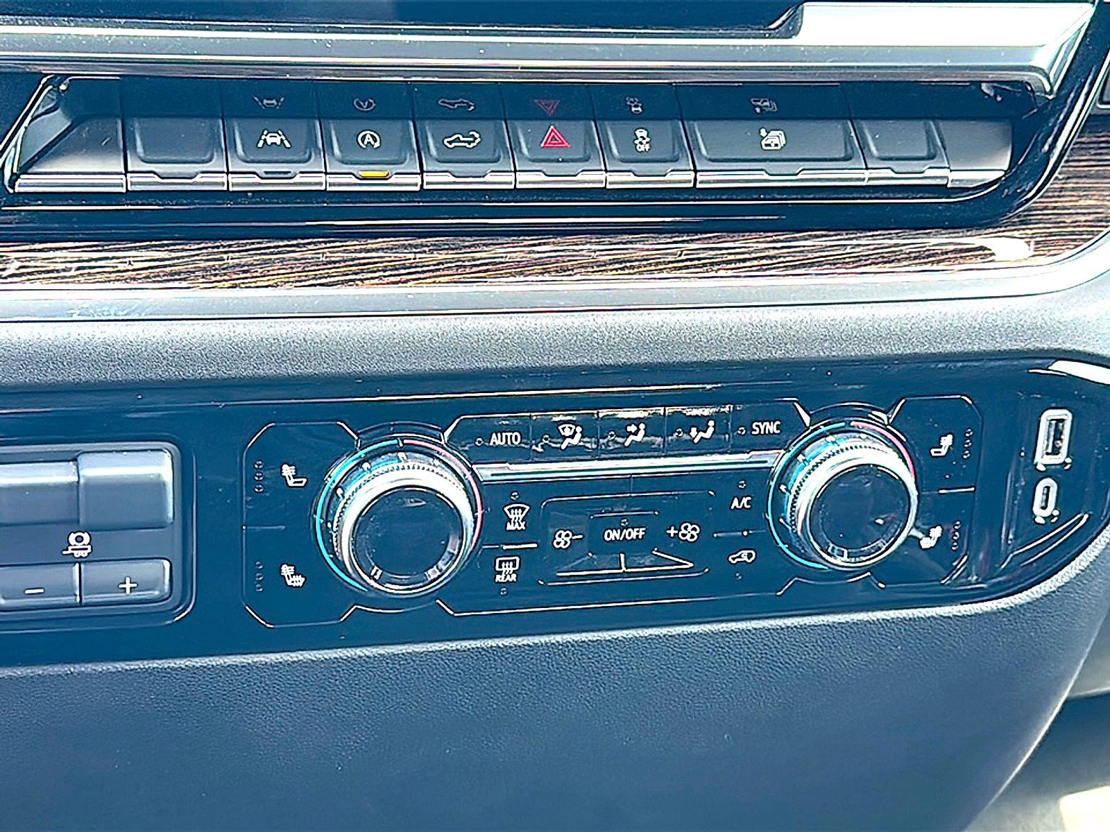 Used 2025 Titanium Rush Metallic GMC Elevation image 35