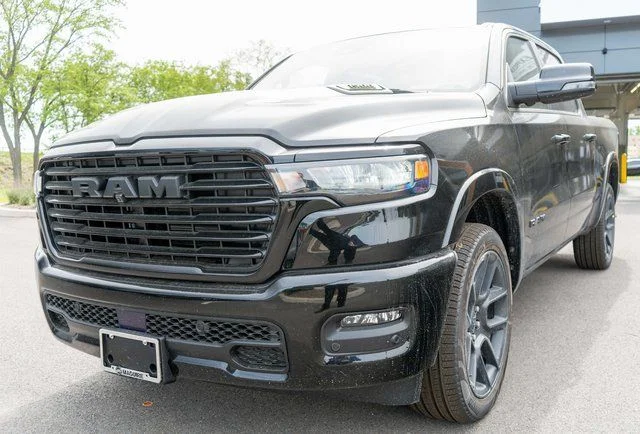New 2026 Diamond Black Crystal Pearl-Coat Exterior Paint RAM Laramie image 2