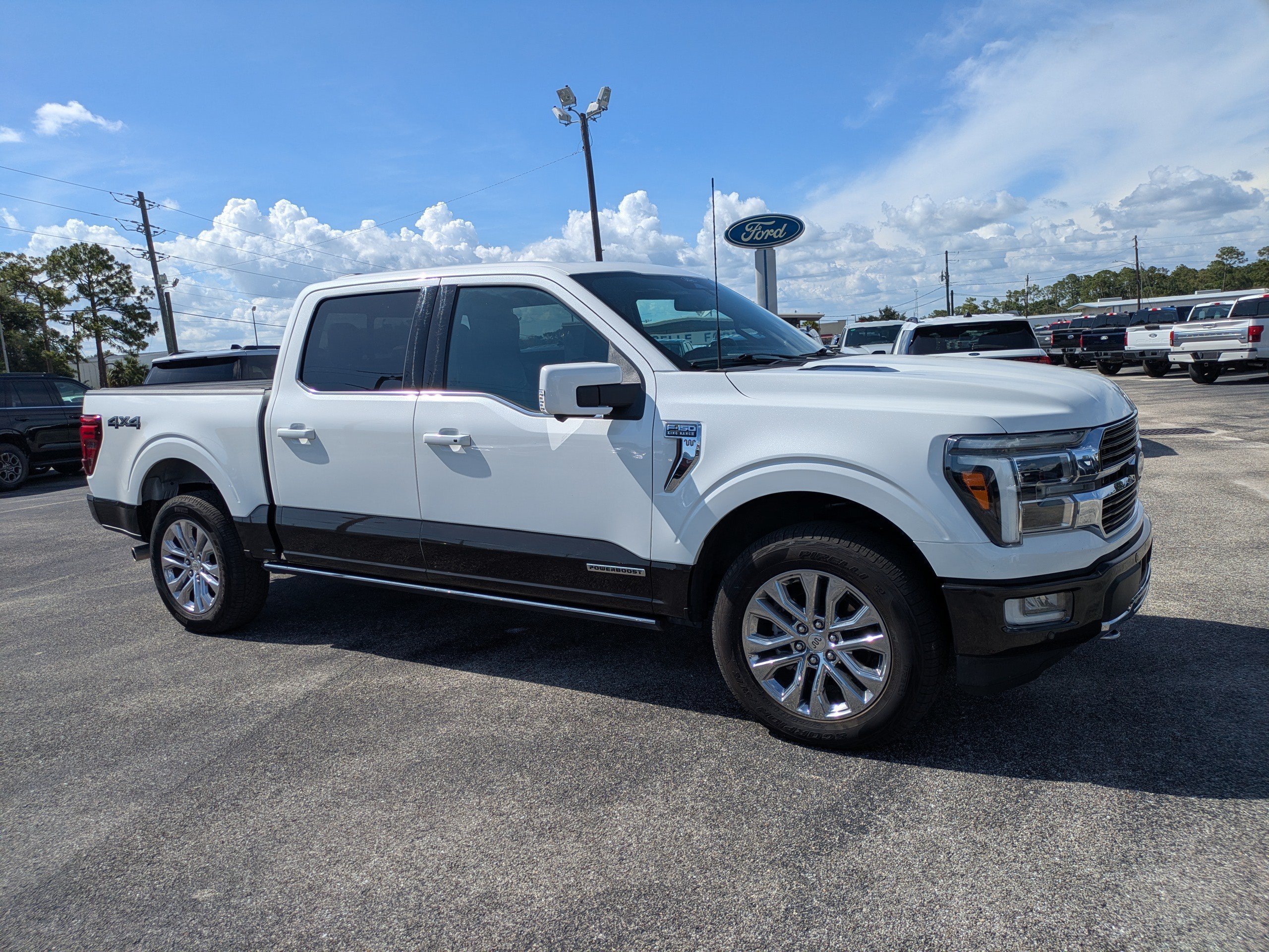 Used 2024  Ford King Ranch image 2