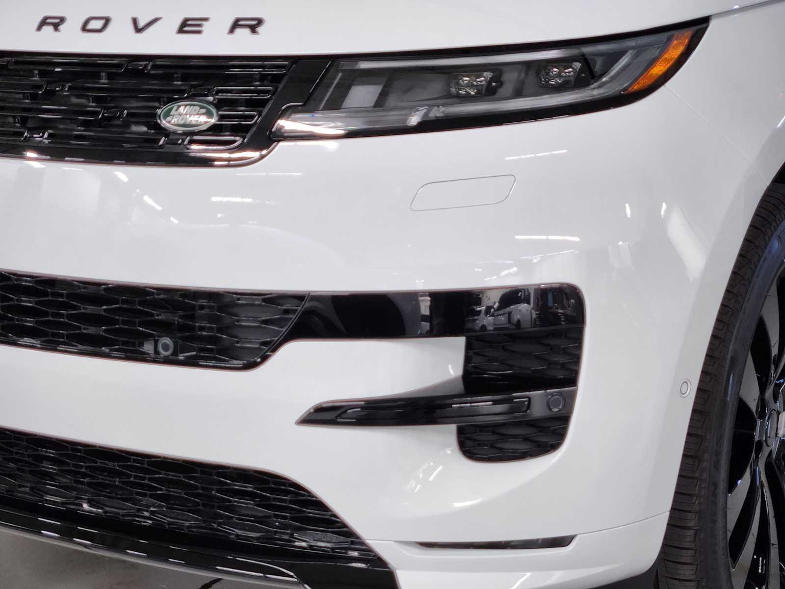New 2026 Fuji White Land Rover Dynamic SE image 12