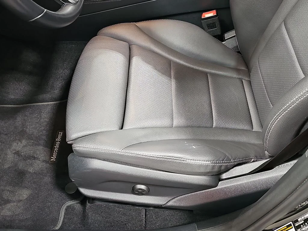 Used 2020  Mercedes-Benz GLC 300 image 31