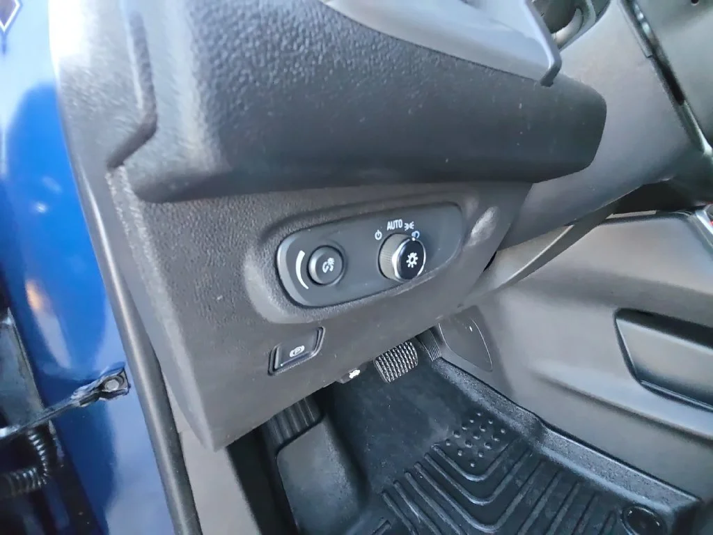 Used 2022 MARINE METALLIC GMC SLE image 32