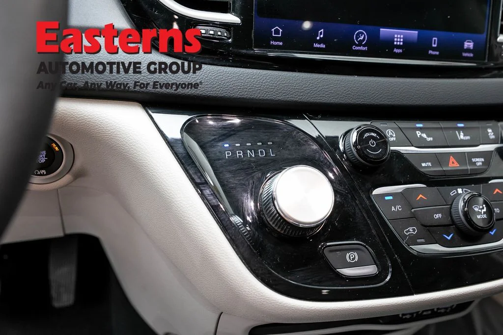 Used 2023 White Chrysler Touring L image 13