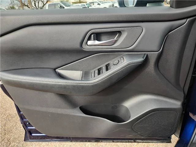 Used 2025 Blue Nissan SV Front-Wheel Drive image 13
