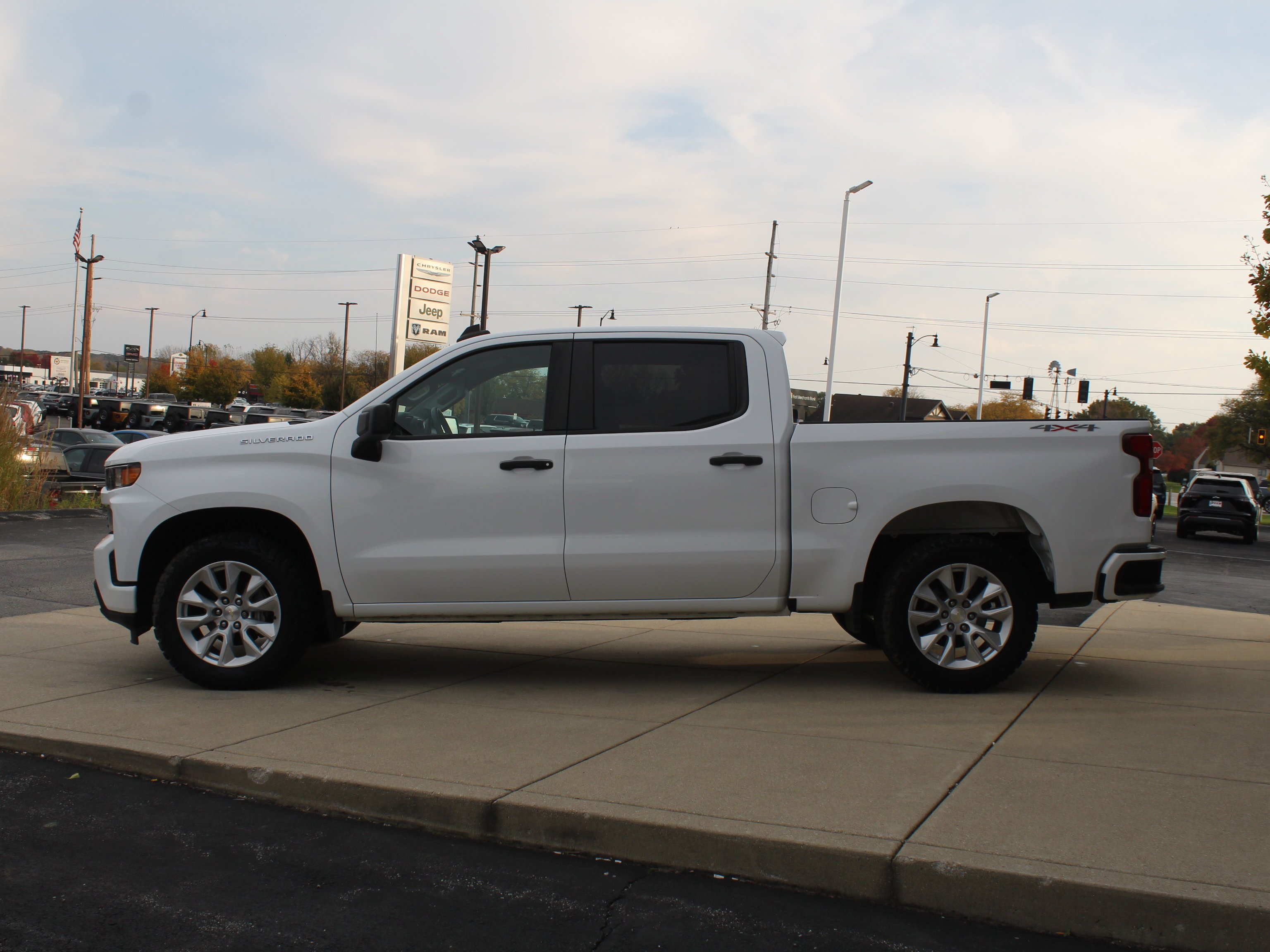 Used 2021 SUMMIT WHITE Chevrolet Custom image 9