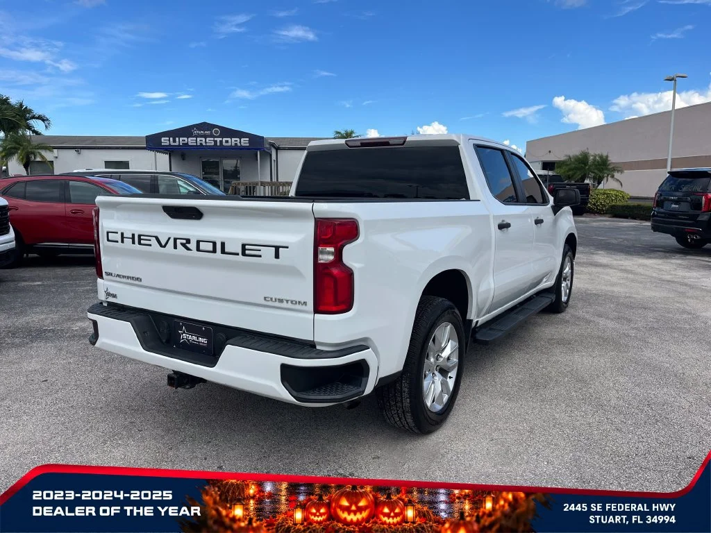 Used 2021 SUMMIT WHITE Chevrolet Custom image 5