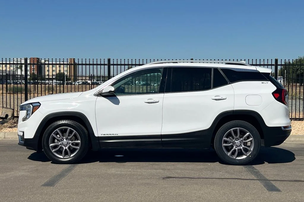 Used 2023 White GMC SLT image 9