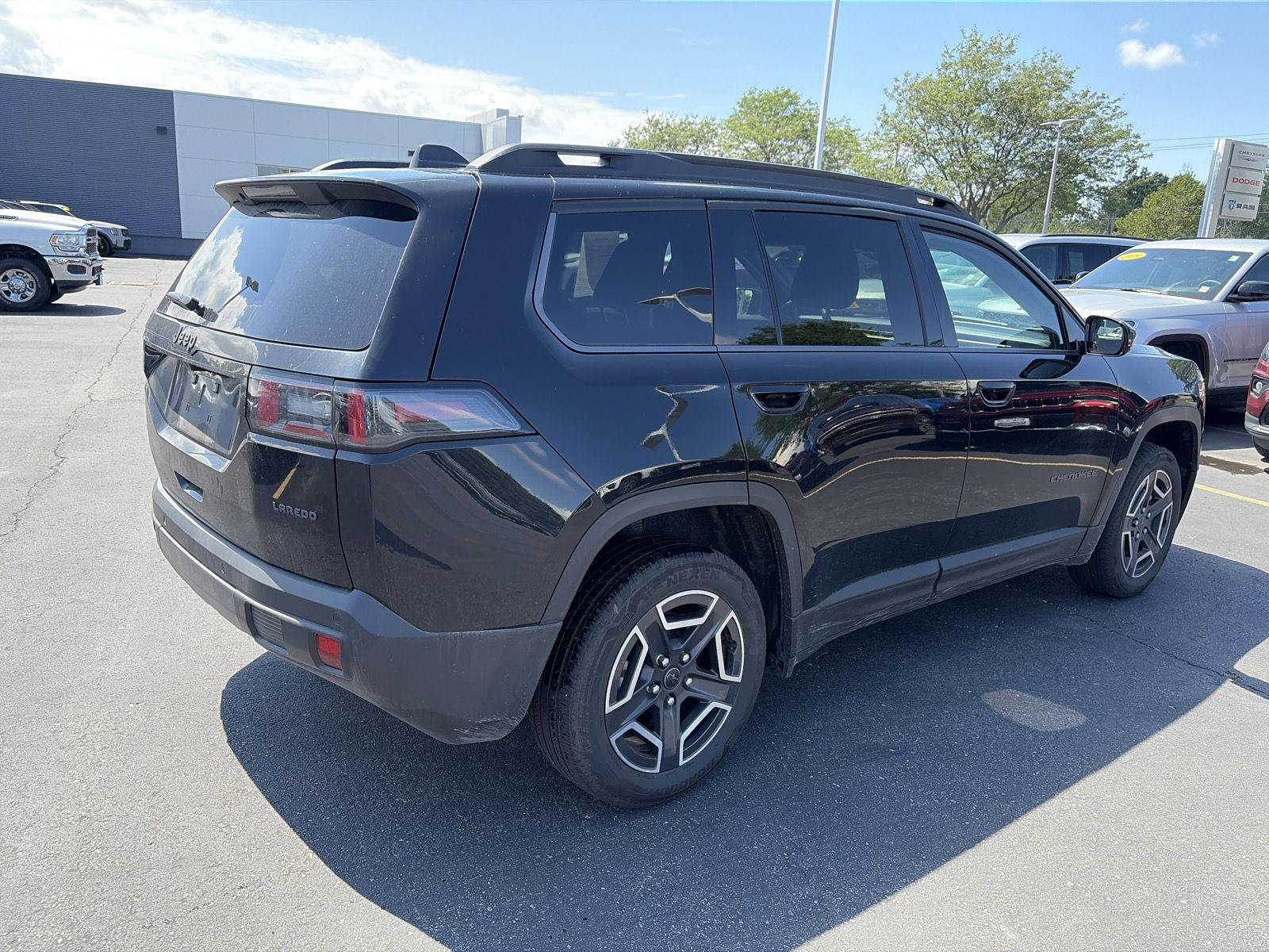Used 2026 Diamond Black Crystal Pearlcoat Jeep Laredo image 9