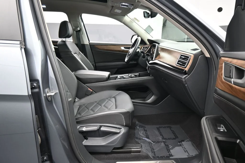 Used 2024 Gray Volkswagen 2.0T SE w/Technology image 42