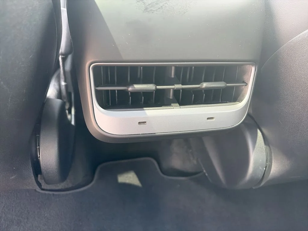 2024 Tesla Model Y Long Range - Photo 25
