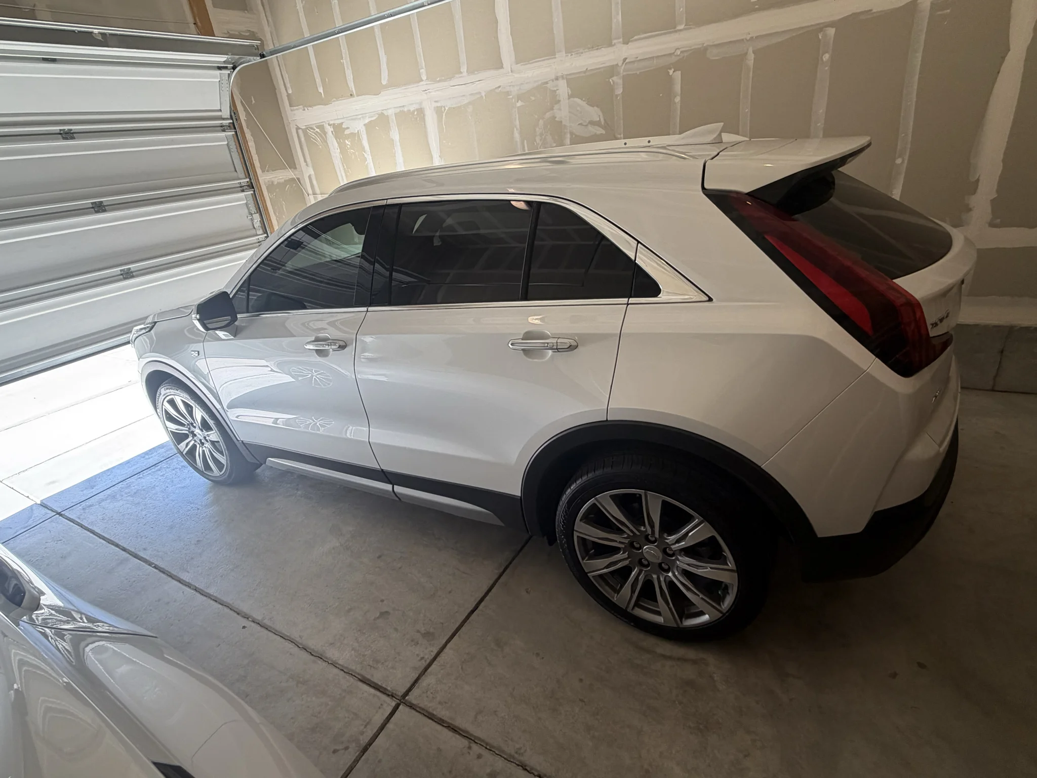 Used 2022 Crystal White Tricoat Cadillac AWD Premium Luxury image 8