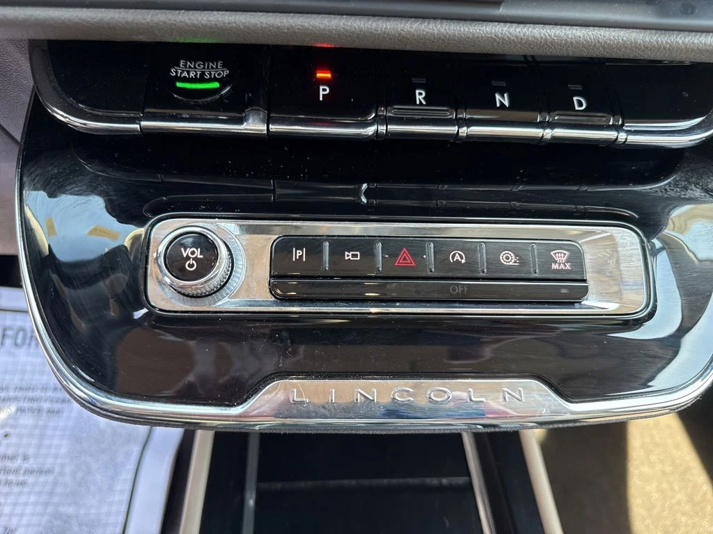 Used 2023 Red Lincoln Reserve image 35