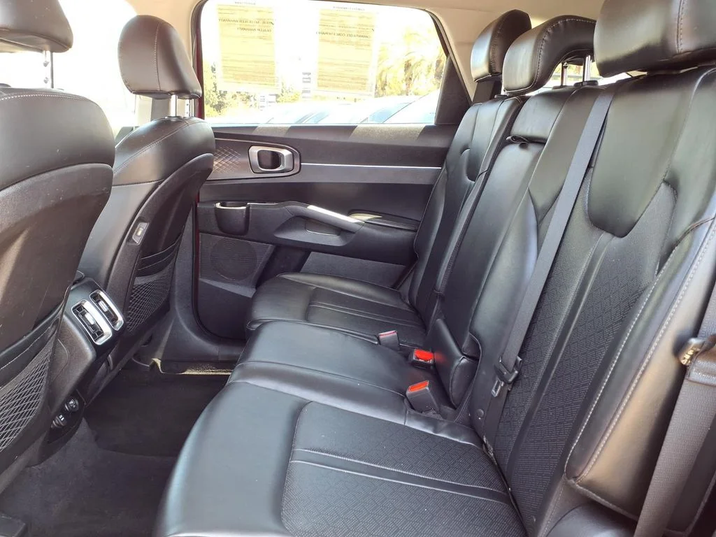 Used 2022 Red Kia S image 11