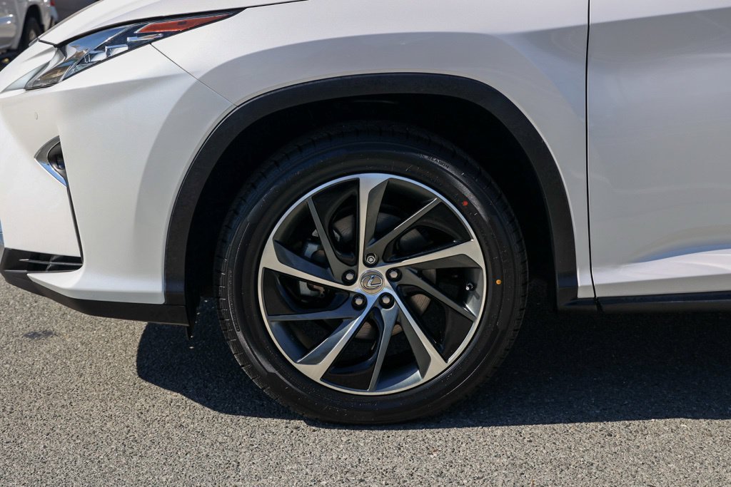 Used 2017 White Lexus 450h image 11