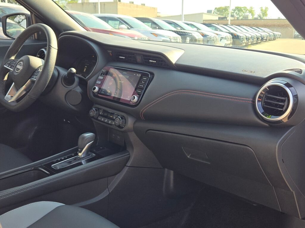 Used 2024 White Nissan SR image 5