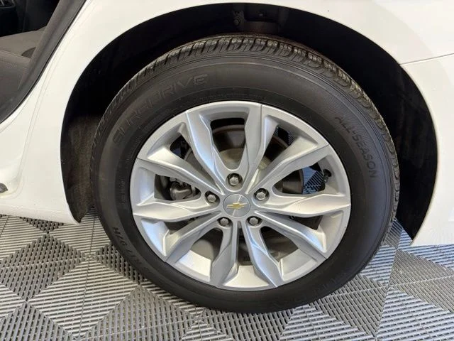 Used 2024 White Chevrolet LT image 32