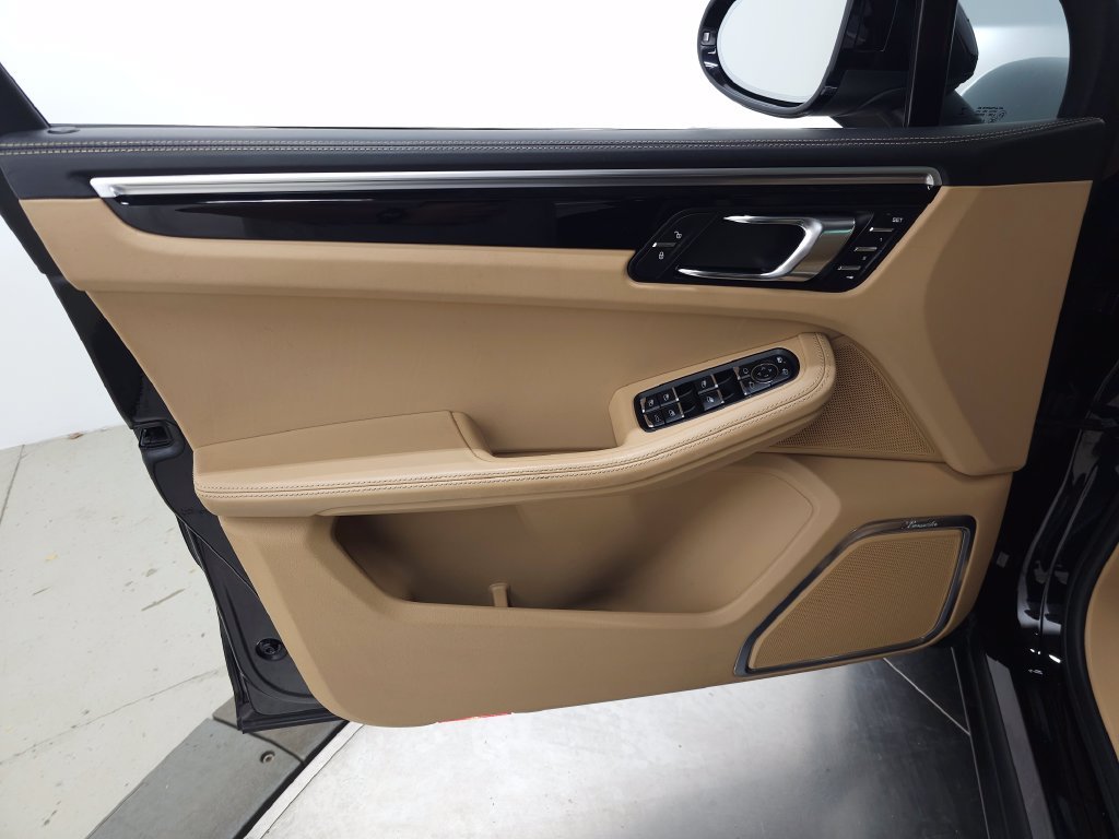 Used 2018 Jet Black Metallic Porsche S image 13