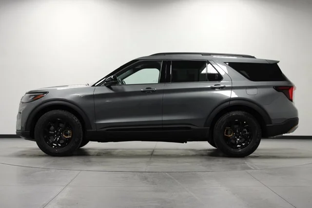 New 2026 Carbonized Gray Metallic Ford Tremor® image 31