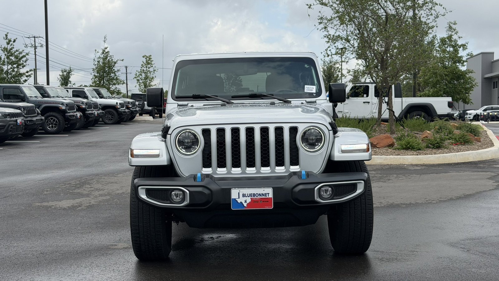 Certified Used 2023 Silver Zynith Clearcoat Jeep Sahara image 2