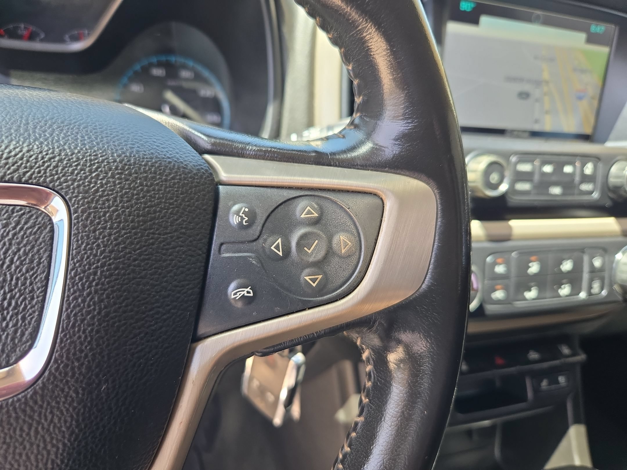 Used 2018 Mineral Metallic GMC 2WD Denali image 22