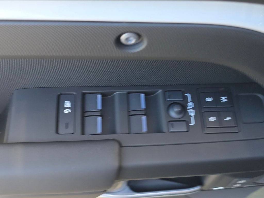 New 2026 Fuji White LAND ROVER X-Dynamic SE image 30
