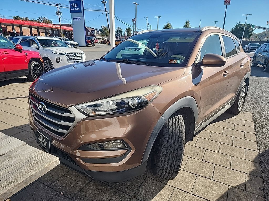 Used 2017 Beige Hyundai SE image 1