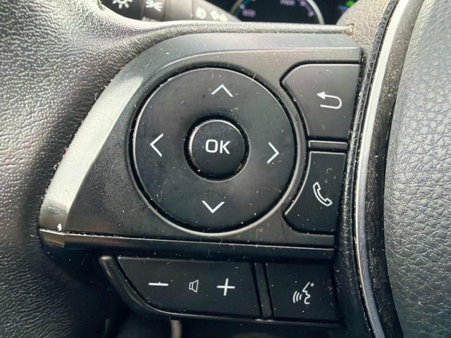 Used 2022 White Toyota XLE Premium image 30