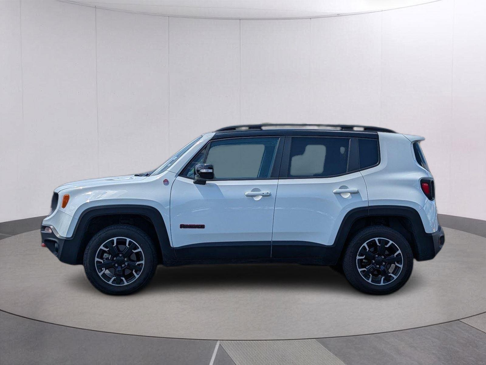 Used 2023 Alpine White Clearcoat Jeep Trailhawk image 2