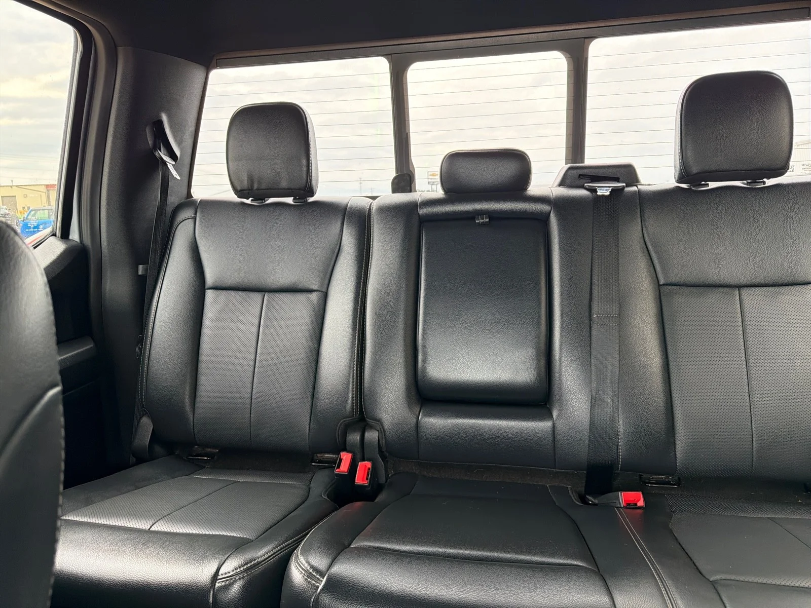 Used 2022 Iconic Silver Metallic Ford LARIAT image 24