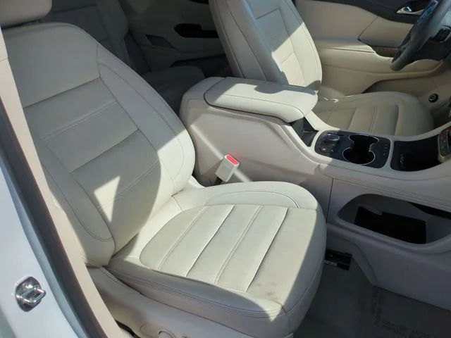 Used 2023 White GMC Denali image 25