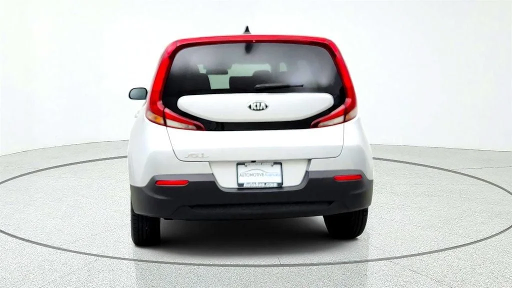 Used 2021 Sparkling Silver Kia LX IVT image 6