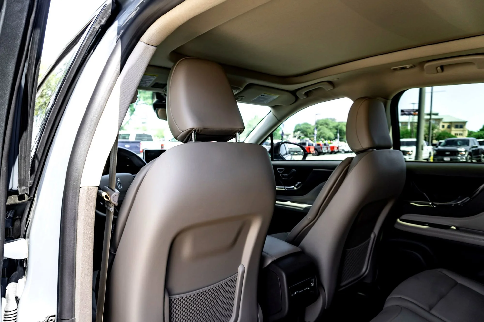 Used 2024 Whisper Blue Metallic Clearcoat Lincoln Grand Touring image 29