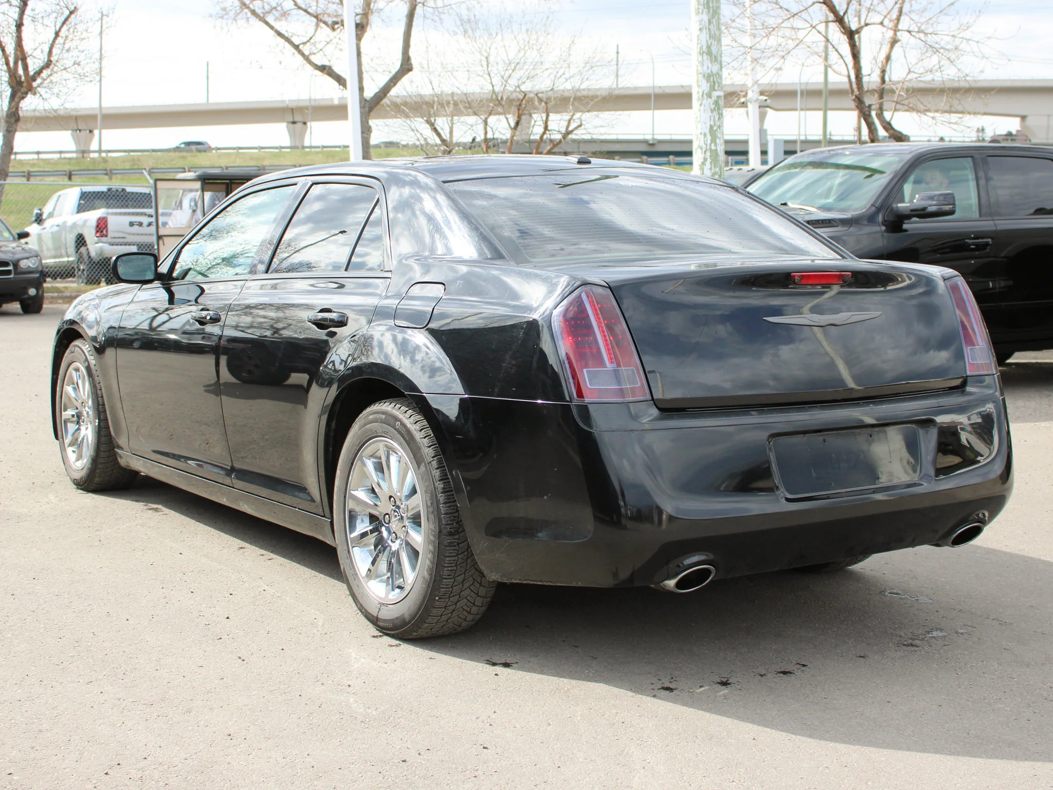 Used 2013 Black Chrysler 300C * Mechanics Special | HEMI V8 | Alpine | Panoramic Sunroof | Heated/Vented Seats | Remote Start image 9