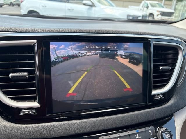 Used 2024 Black Chrysler Touring L image 27