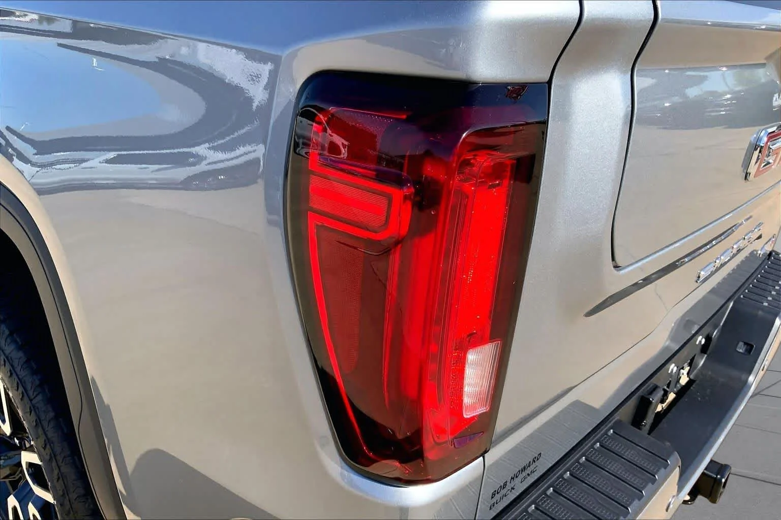 Used 2025 Sterling Metallic GMC AT4 image 28