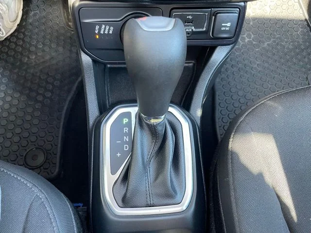 Used 2018 Blue Jeep Latitude image 23