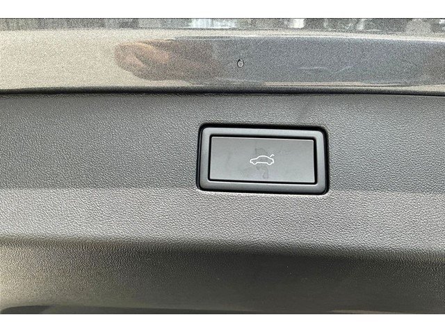 New 2026 Platinum Gray Metallic Volkswagen 2.0T SE image 25