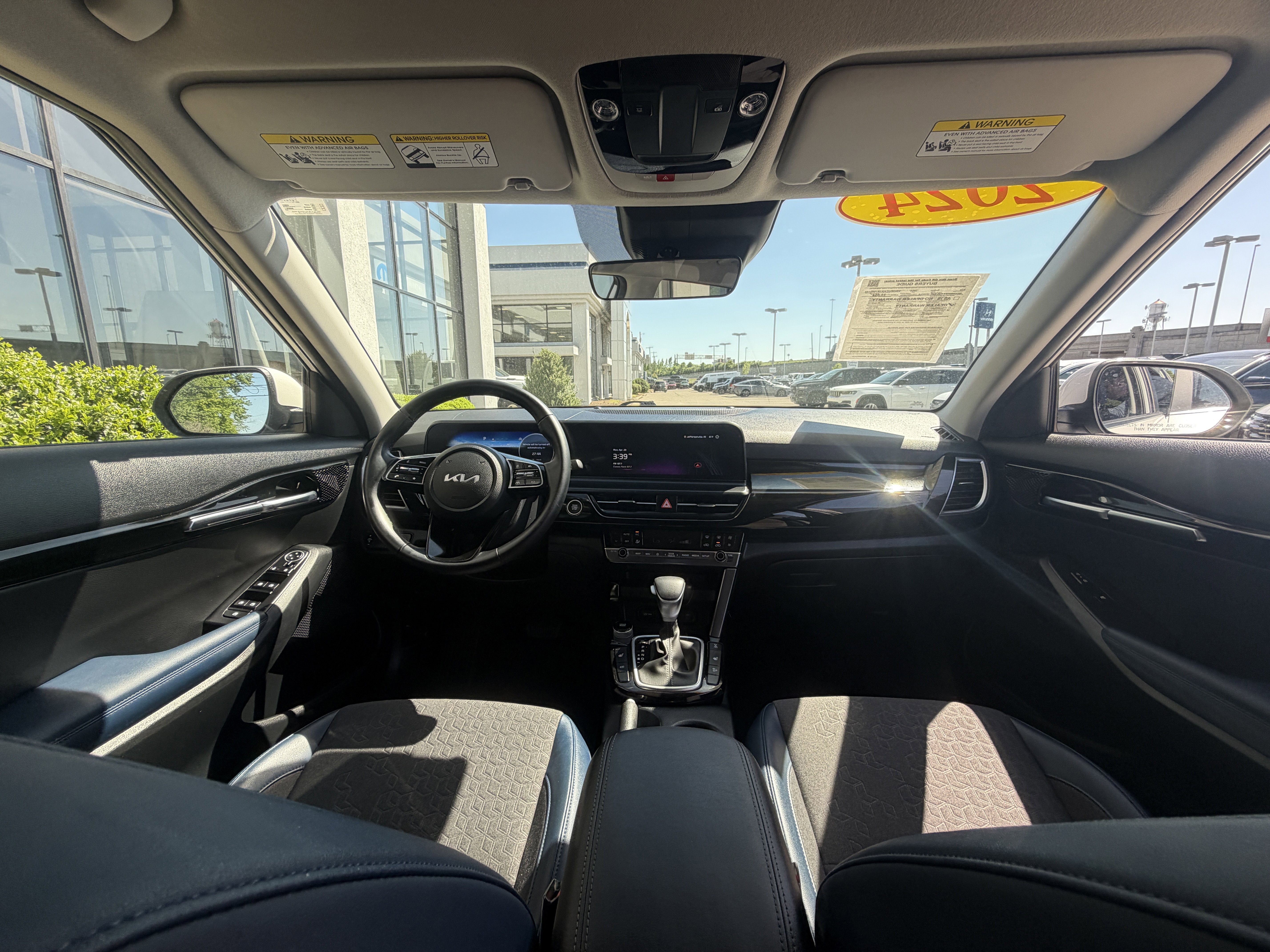 Used 2024 Snow White Pearl Kia S image 24