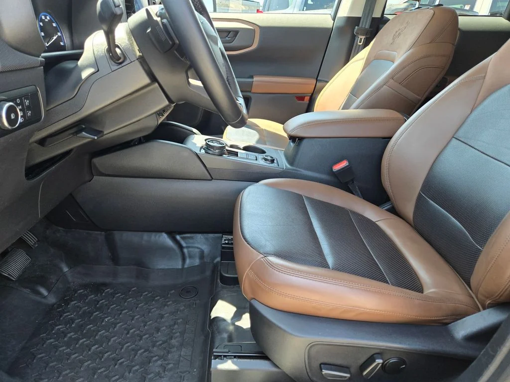 Used 2024 Shadow Black Ford Badlands image 17