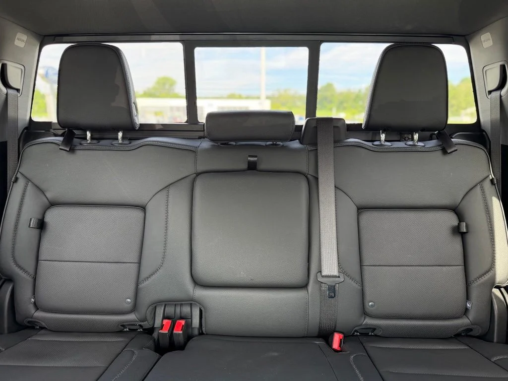 Used 2025 Silver GMC Denali image 31