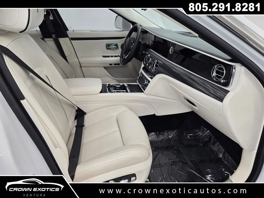 Used 2021  Rolls-Royce Base image 19